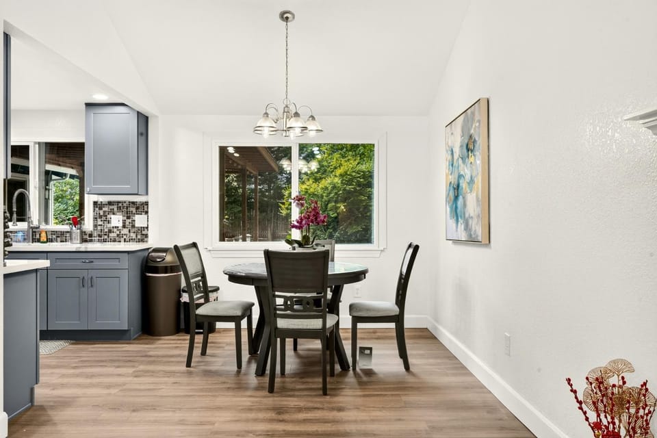 Kitchen or kitchenette, Dining area, Garden view