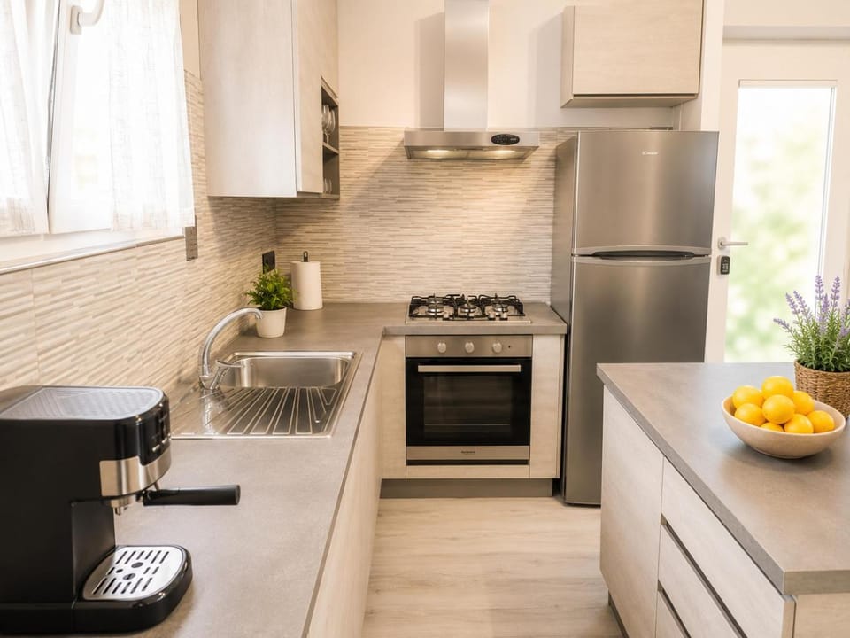 Coffee/tea facilities, dishwasher, oven, stove, stove, kitchen, kitchen