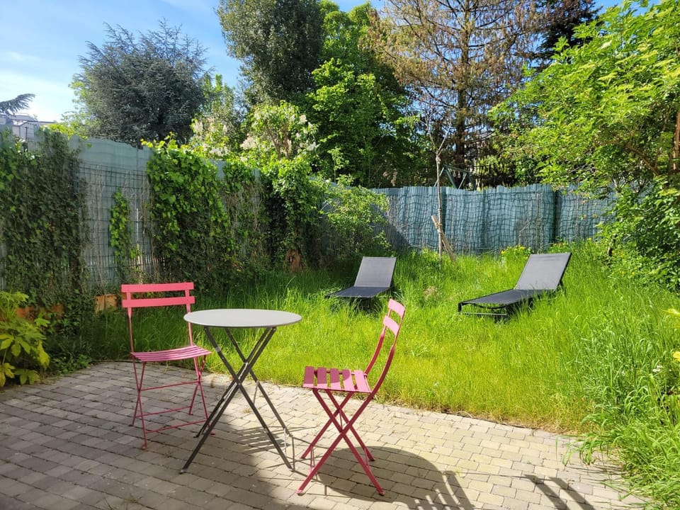 Patio, Garden, Garden view, sunbed