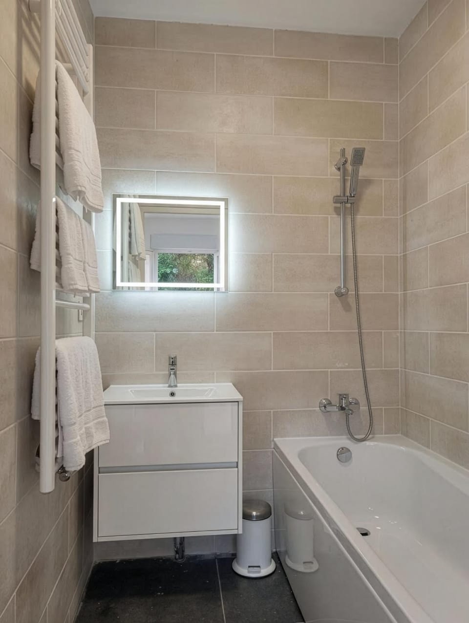 Bathroom, Bath, towels