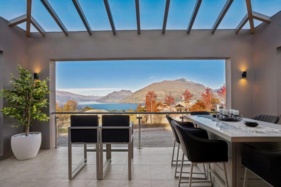 Completely Remarkable, 2 homes side by side House in Queenstown