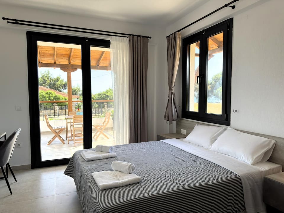 Ammos Casta Beachfront Apartment in Halkidiki