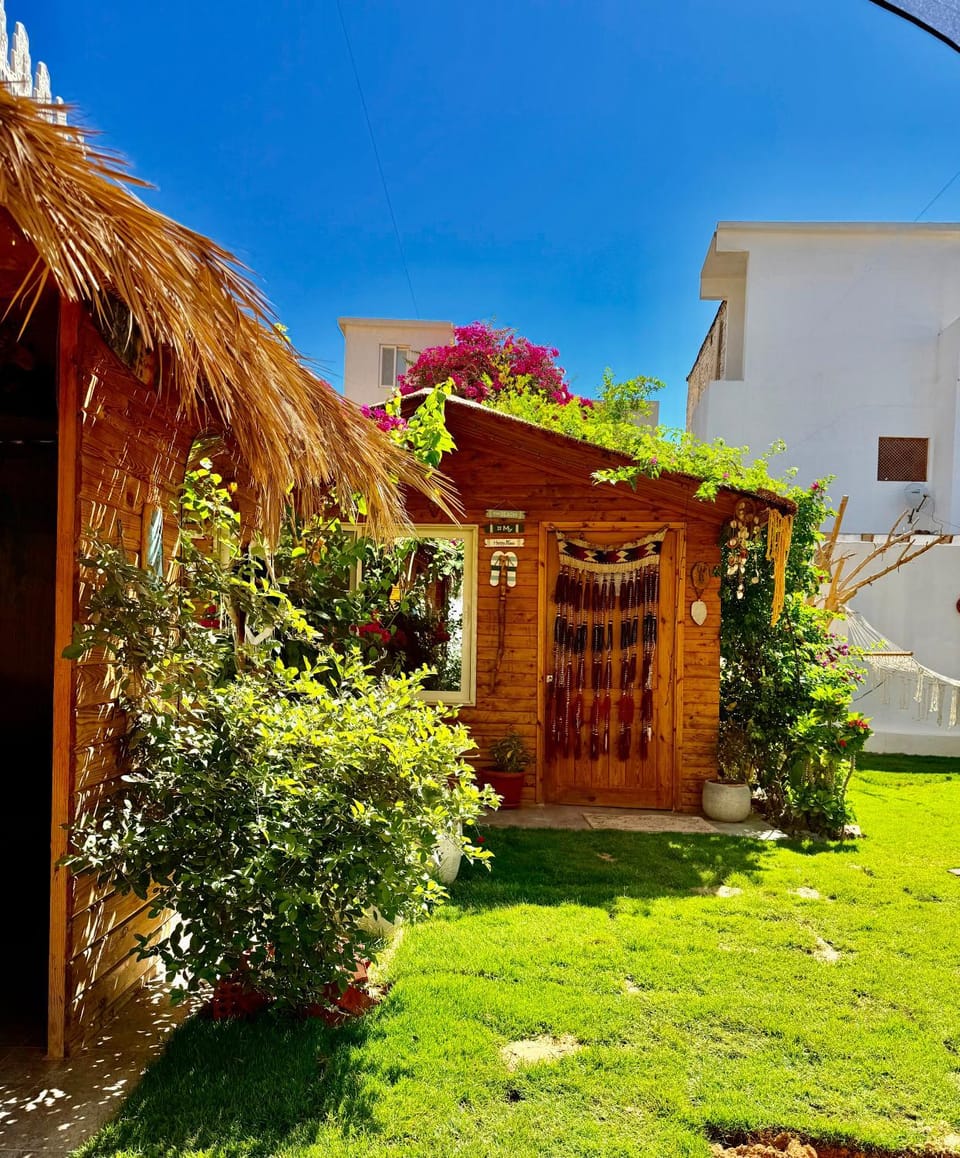 Property building, Day, Garden, Garden view