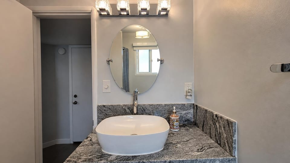 El Paseo Honeymoon Hideway Bed and Breakfast in Palm Desert