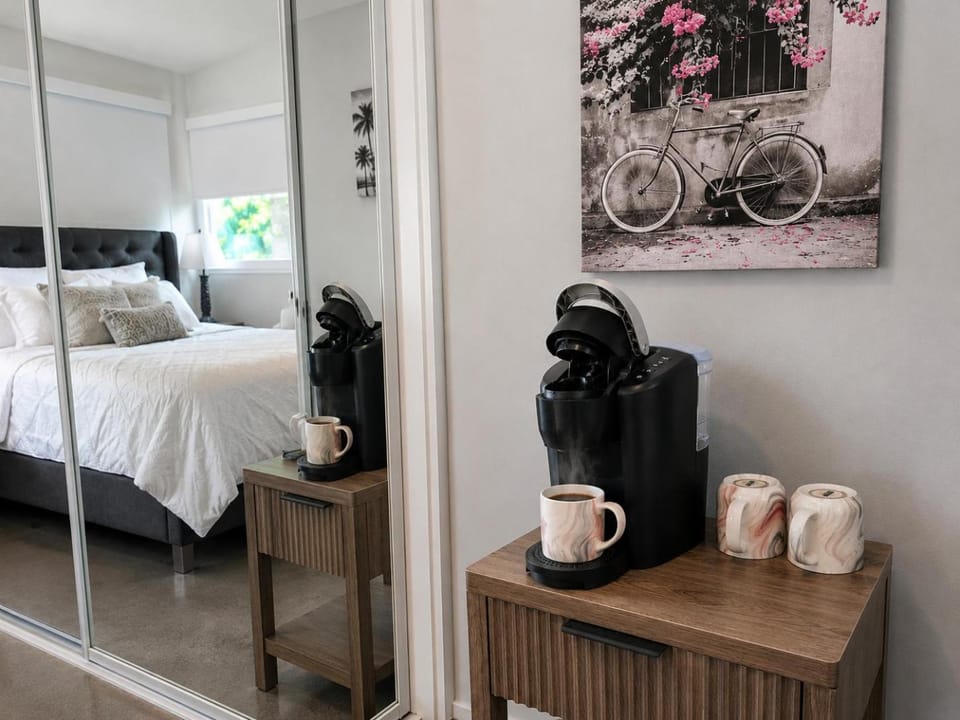 El Paseo Honeymoon Hideway Bed and Breakfast in Palm Desert