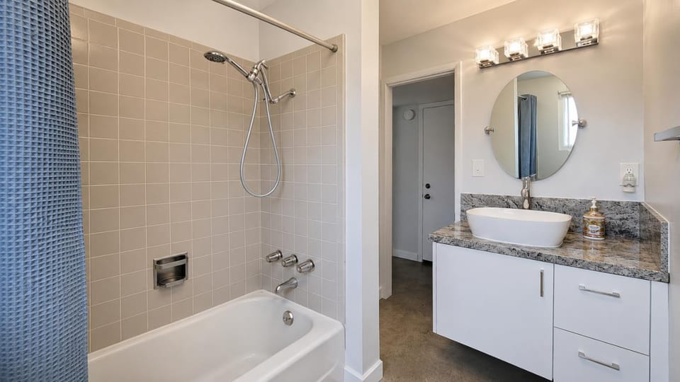 El Paseo Honeymoon Hideway Bed and Breakfast in Palm Desert
