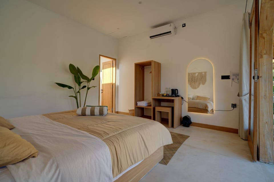 Bed, Photo of the whole room, Bedroom, wardrobe, air conditioner