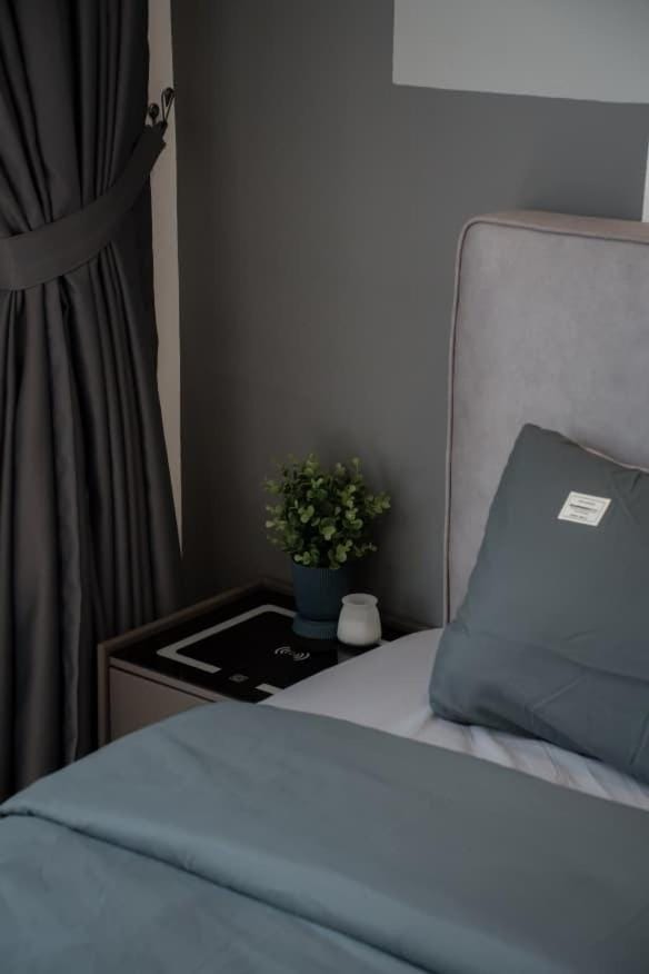 Aston Acacia 4 Bedroom Suite by Jovial Apartment in Penang