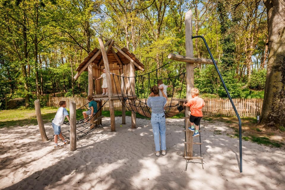 Restaurant/places to eat, Children play ground, Children play ground