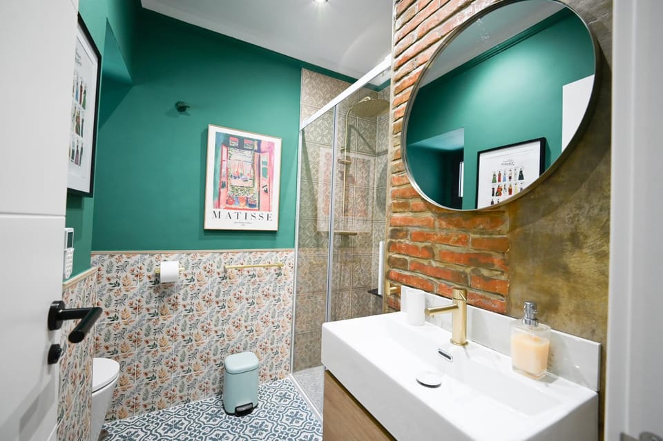 Bathroom, towels