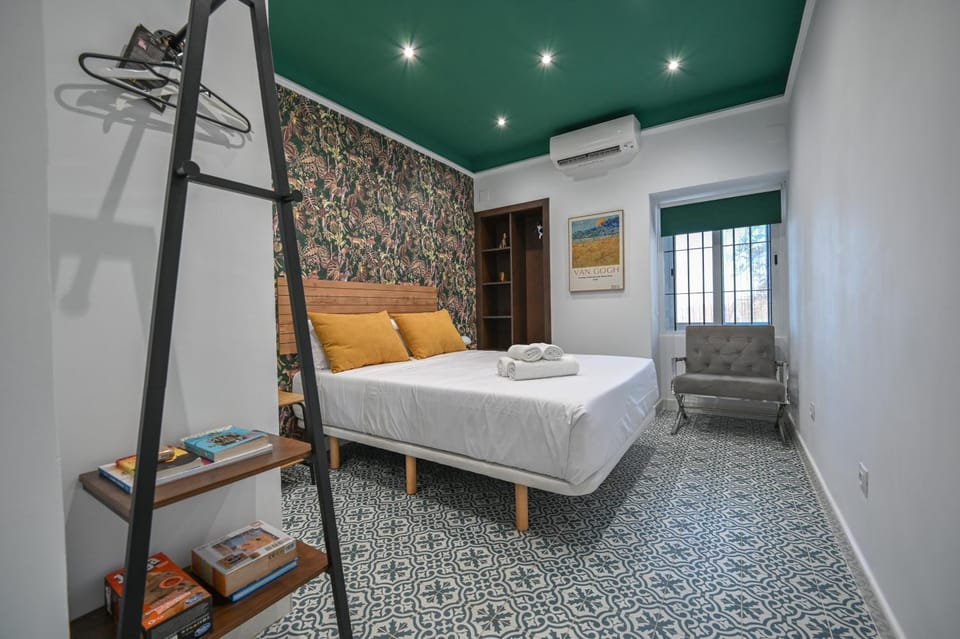 Bed, Photo of the whole room, Bedroom