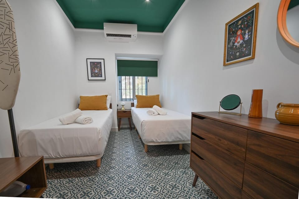Bed, Bedroom, air conditioner