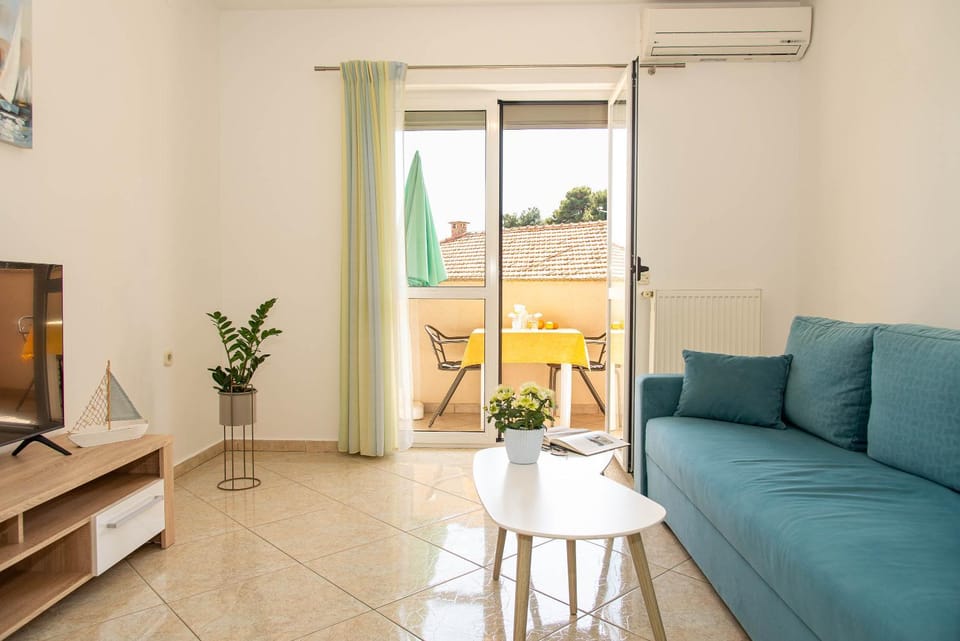 TV and multimedia, Living room, air conditioner