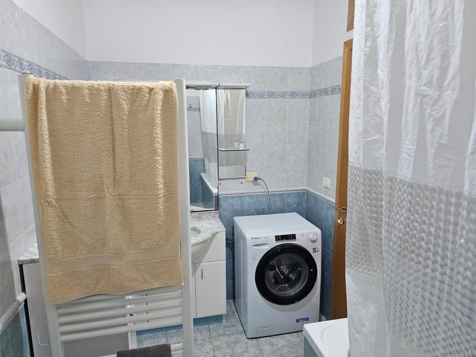 Bathroom, Bath