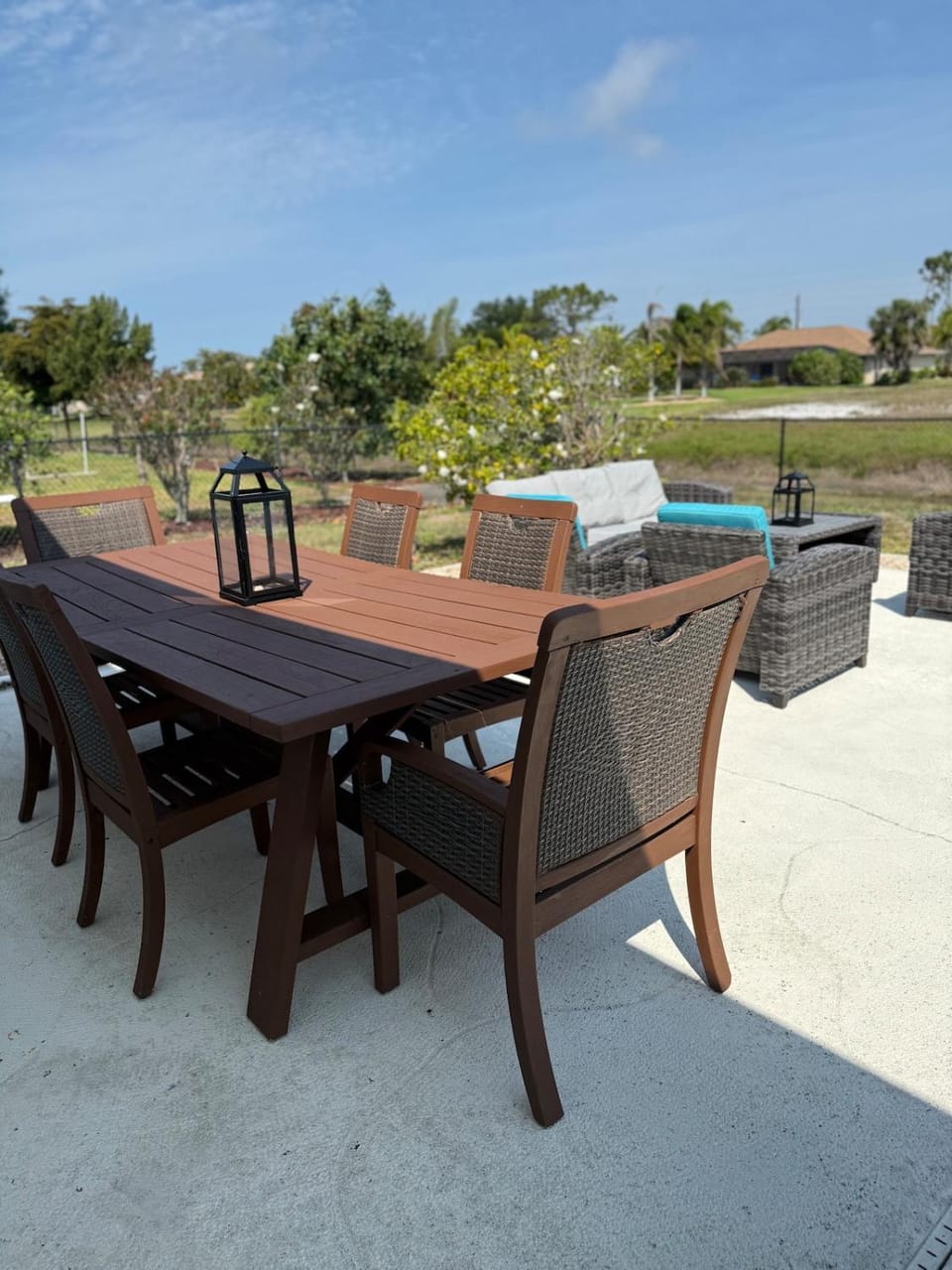 Patio, Day, Natural landscape, Dining area, Swimming pool