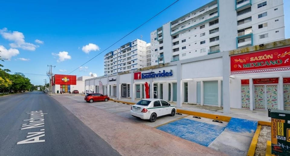House with 3 Pools, Kids Area, 15 Minutes to the Hotel Zone House in Cancun