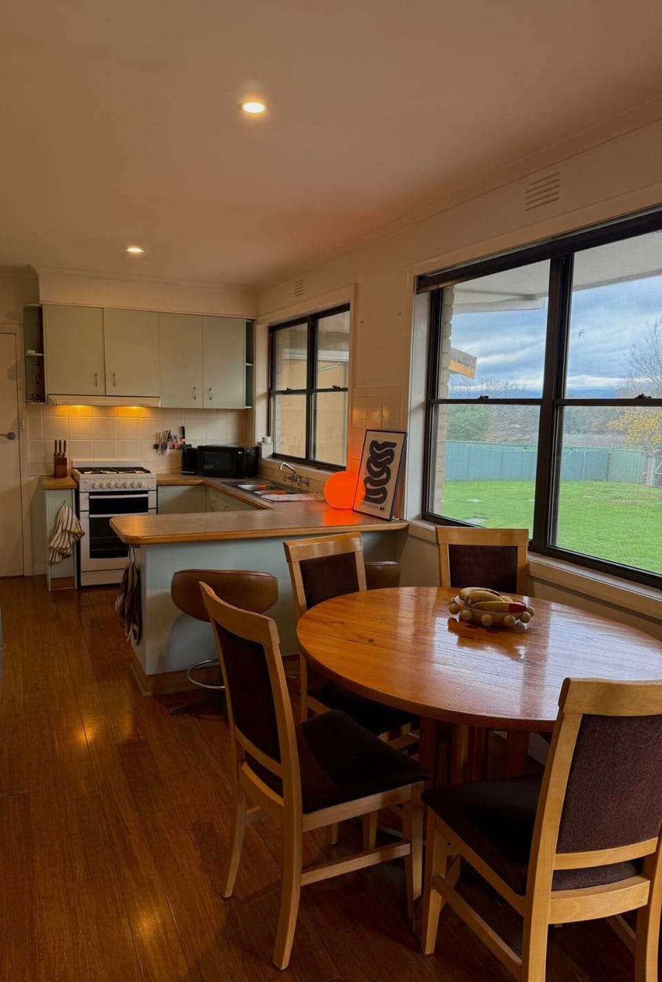 Dining area, kitchen