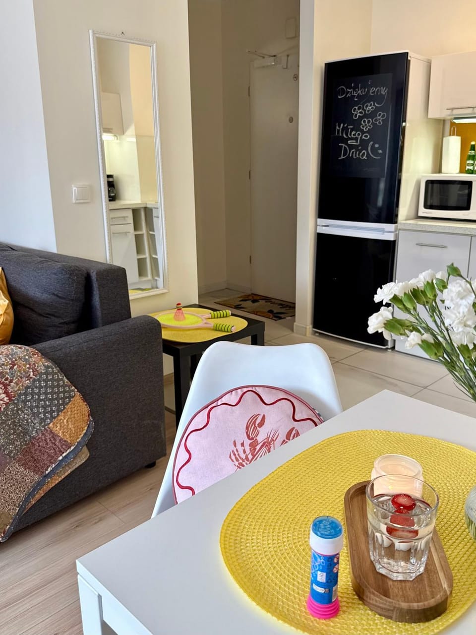Kitchen or kitchenette, Living room, Seating area
