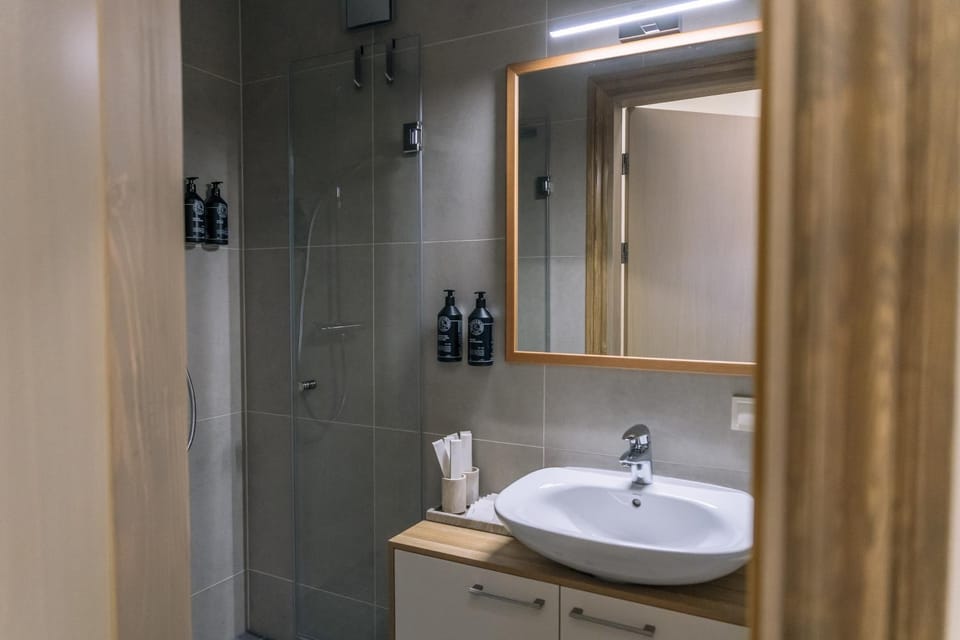 Shower, Bathroom, towels