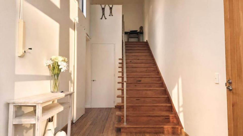 Mountain & Lake Views, Rooftop Deck, Sleeps 10 - Family Home Near Lake Wānaka House in Wanaka