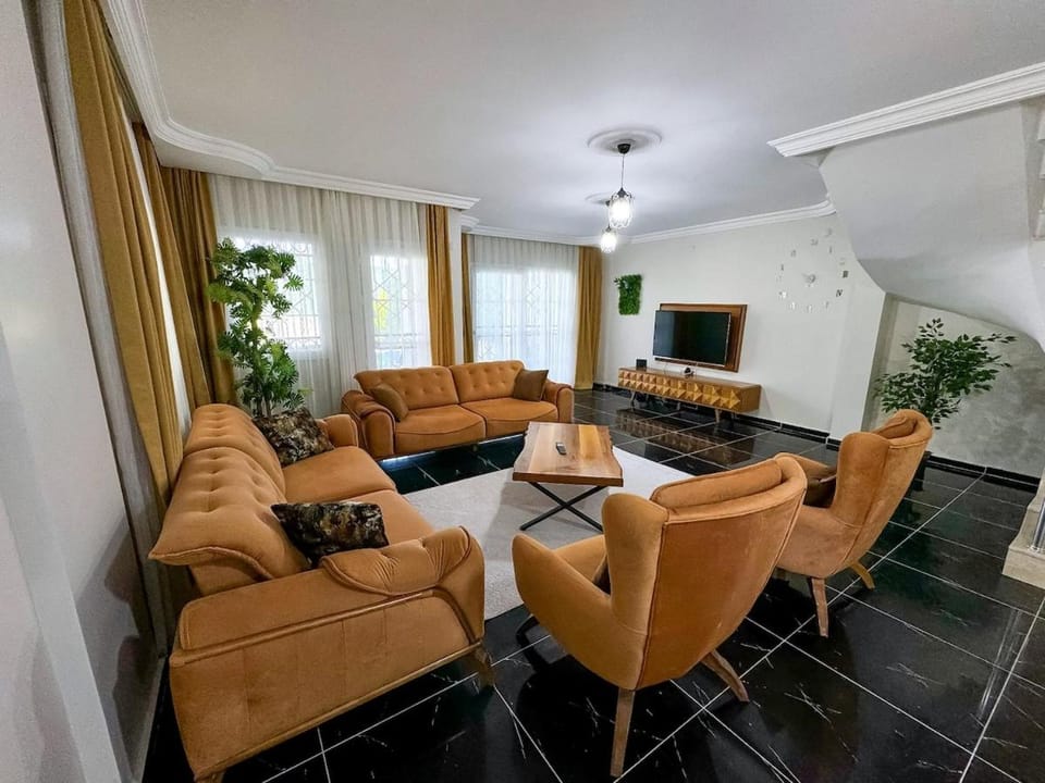 TV and multimedia, Living room, Seating area, Evening entertainment