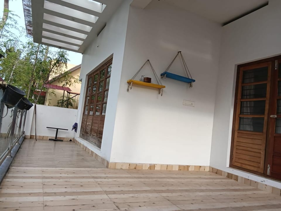 Property building, Day, Balcony/Terrace, Non alcoholic drinks