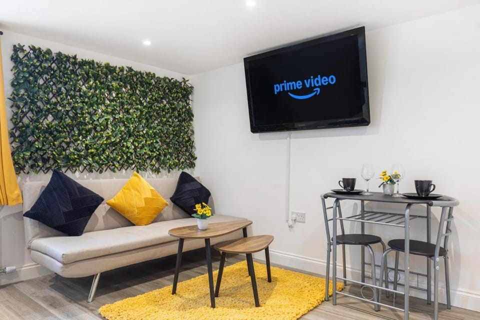 Flat 02 Modern Studio - Prime TV - Parking - Wi-Fi Apartment in Luton
