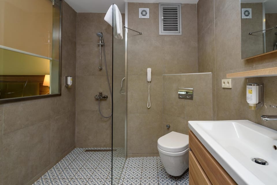 Bathroom, Decorative detail
