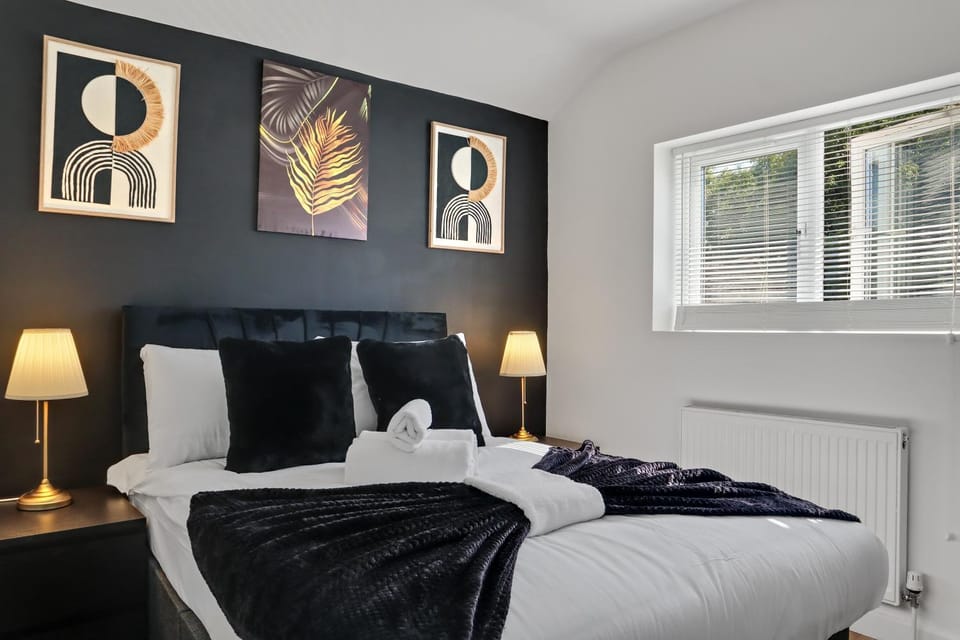 Bed, Photo of the whole room, Bedroom
