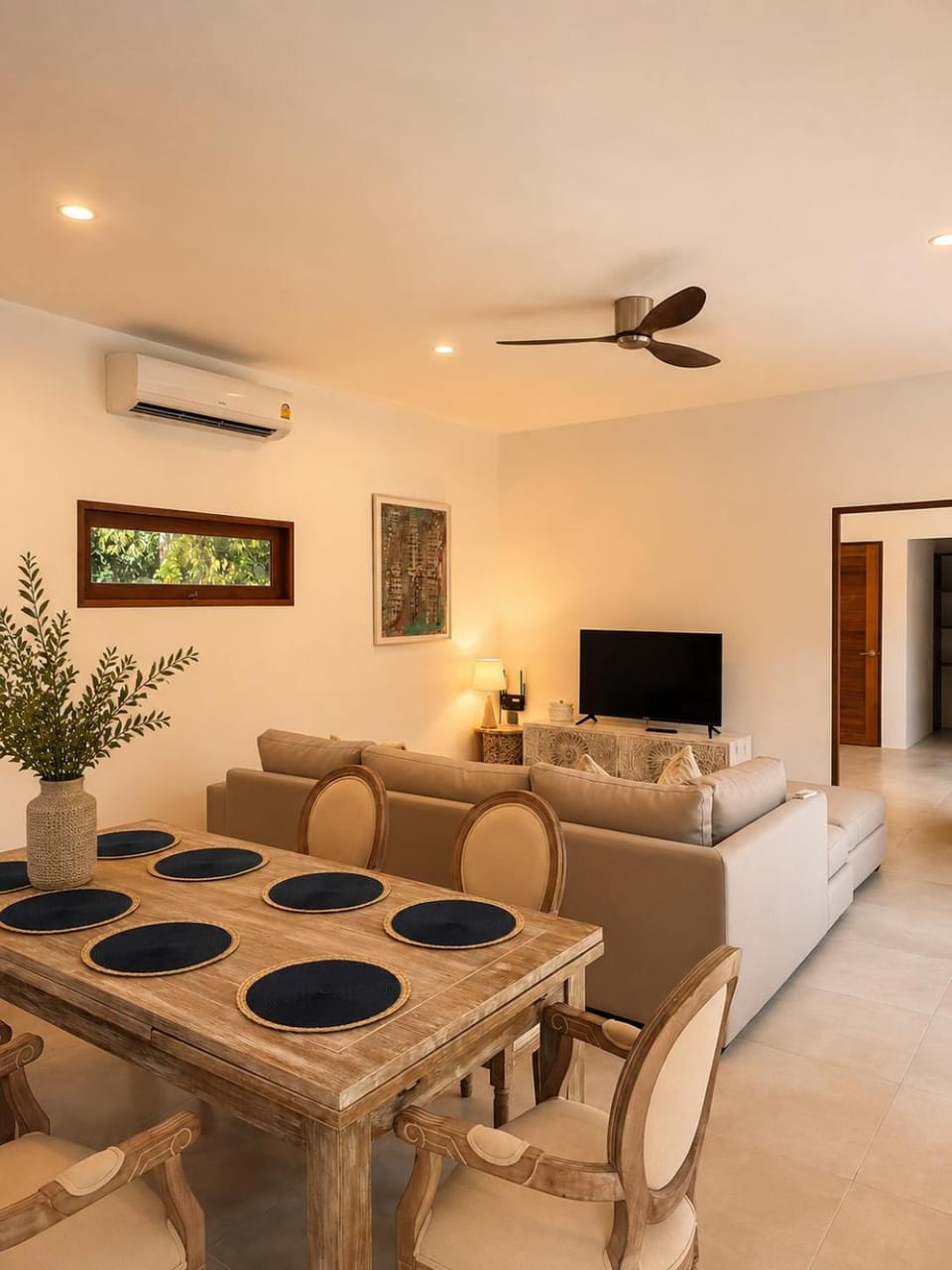 Communal lounge/ TV room, TV and multimedia, Seating area, air conditioner