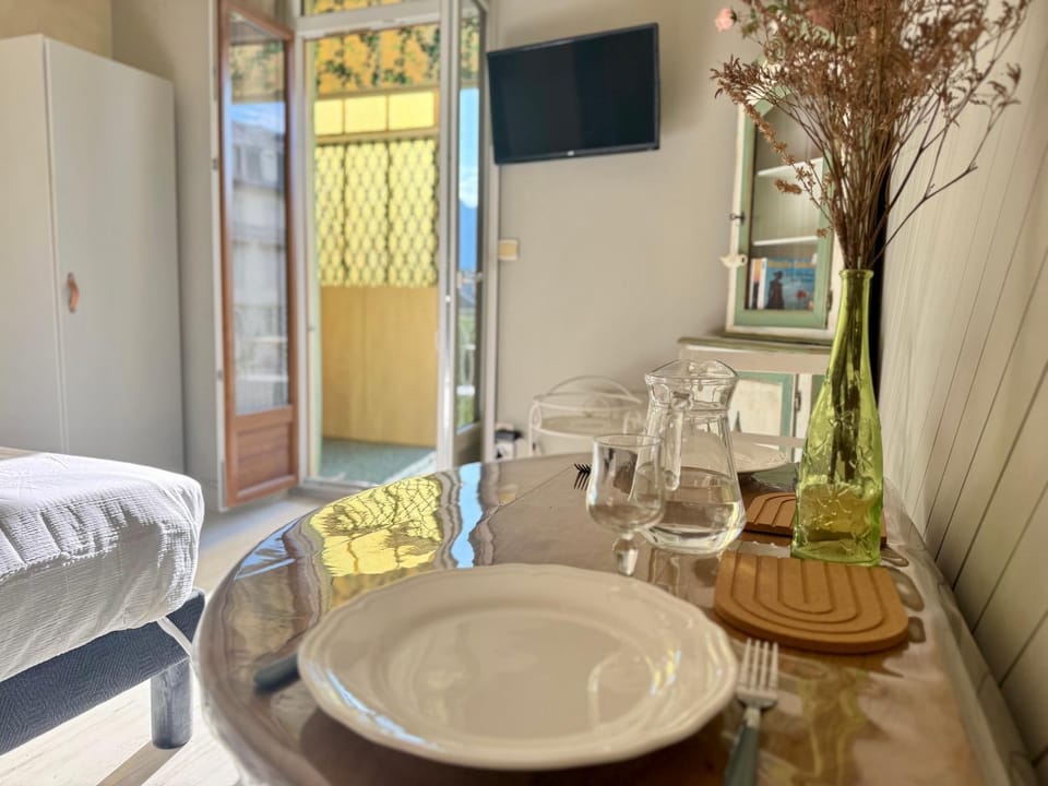 TV and multimedia, Dining area