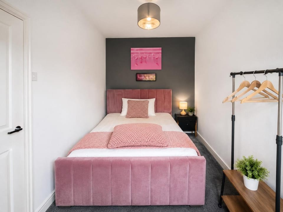 Canterbury City Centre House - Parking and Hot Tub House in Canterbury