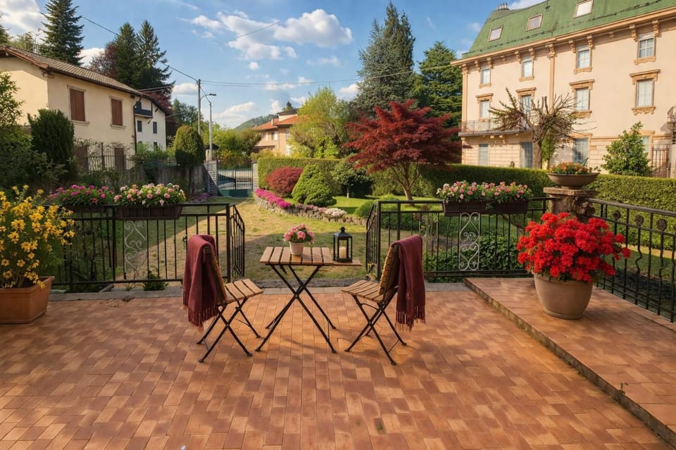 Ortensia Apartment for 4 near Lake Como and Lugano House in Lugano