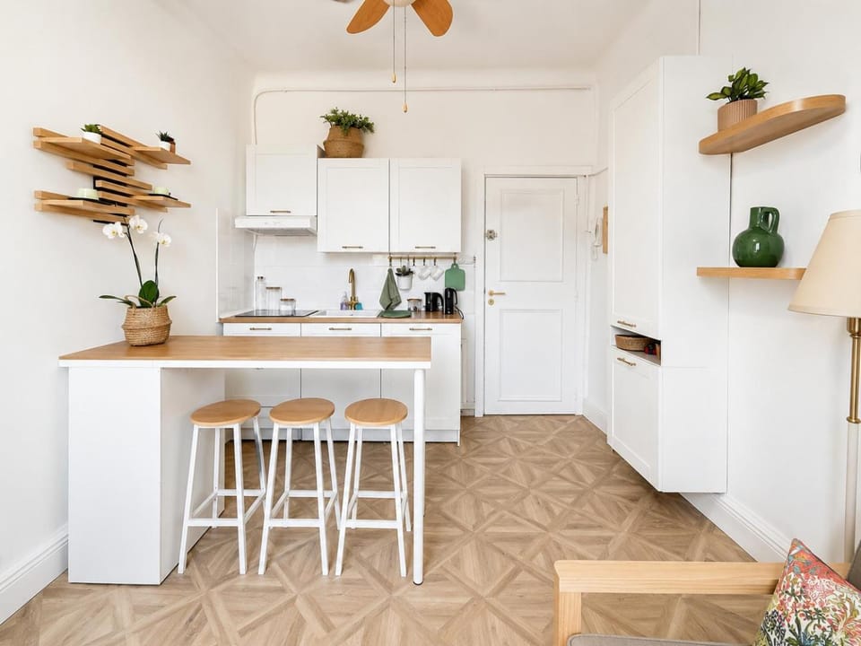 Kitchen or kitchenette, Living room