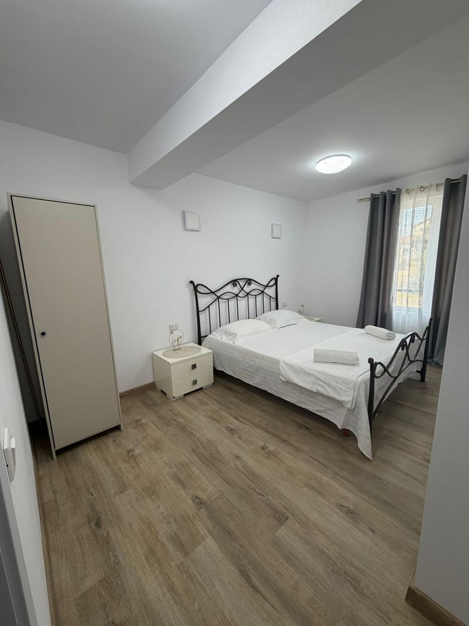 Apartament Modern cu Piscină Privată Apartment in Prahova, Romania