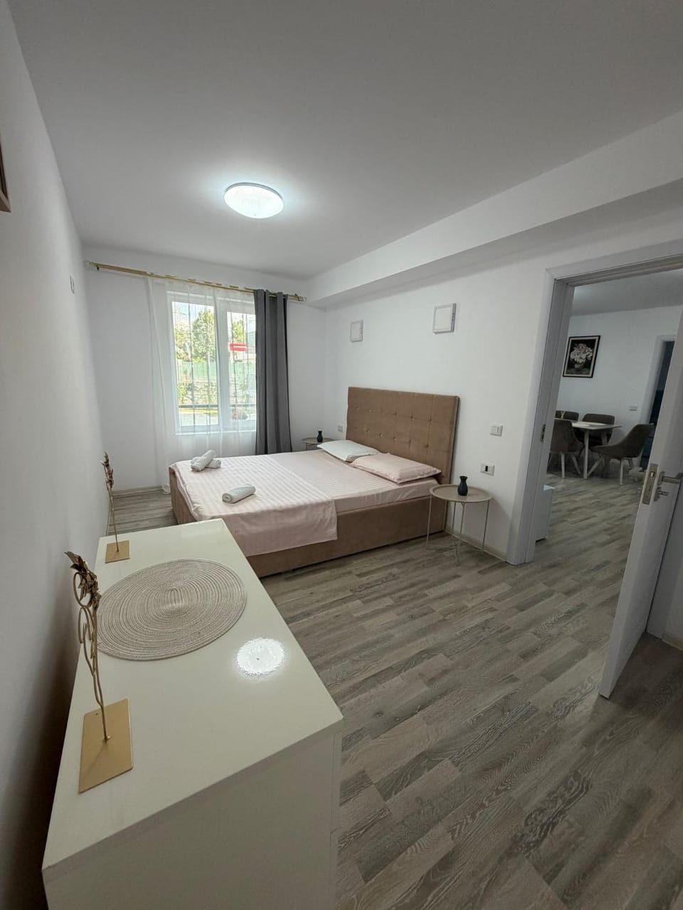 Apartament Modern cu Piscină Privată Apartment in Prahova, Romania