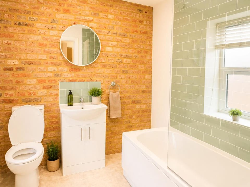 Shower, Toilet, Bathroom, Bath, towels