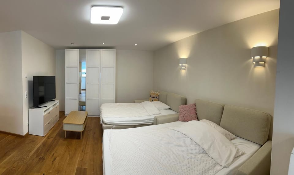Bed, Living room