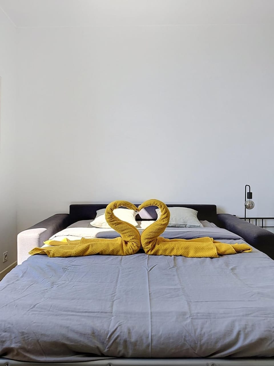 Renovated studio apartment with Wi-Fi and harbor view Apartment in La Seyne-sur-Mer