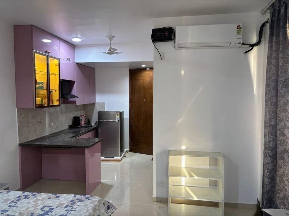 Kitchen or kitchenette, air conditioner