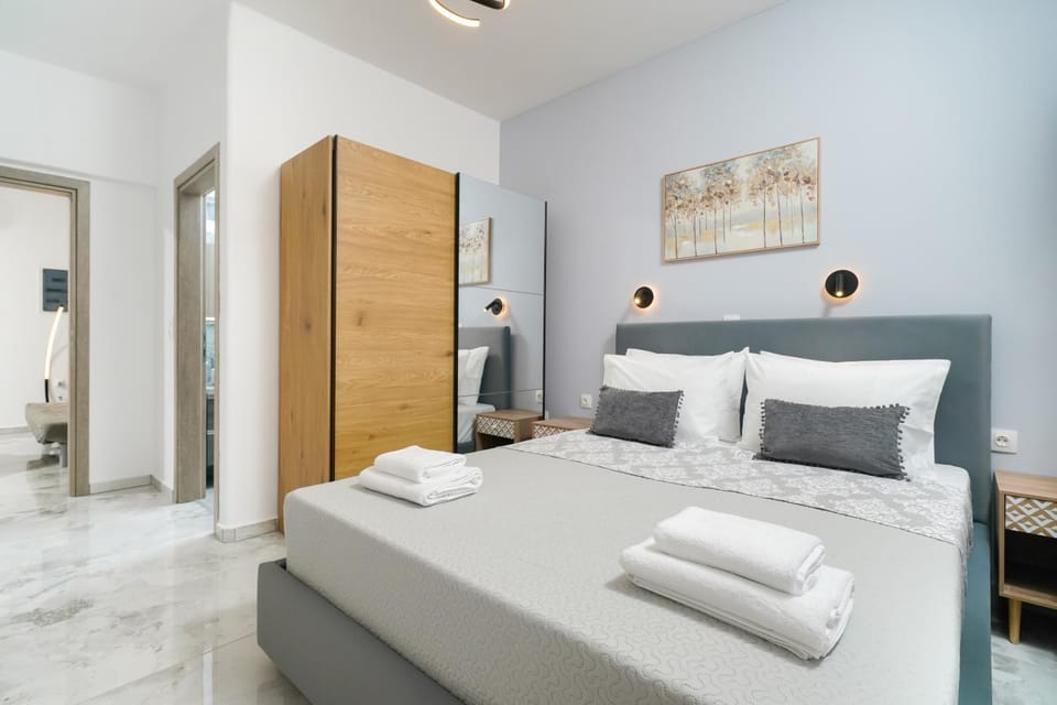Bed, Photo of the whole room, Bedroom, towels, wardrobe