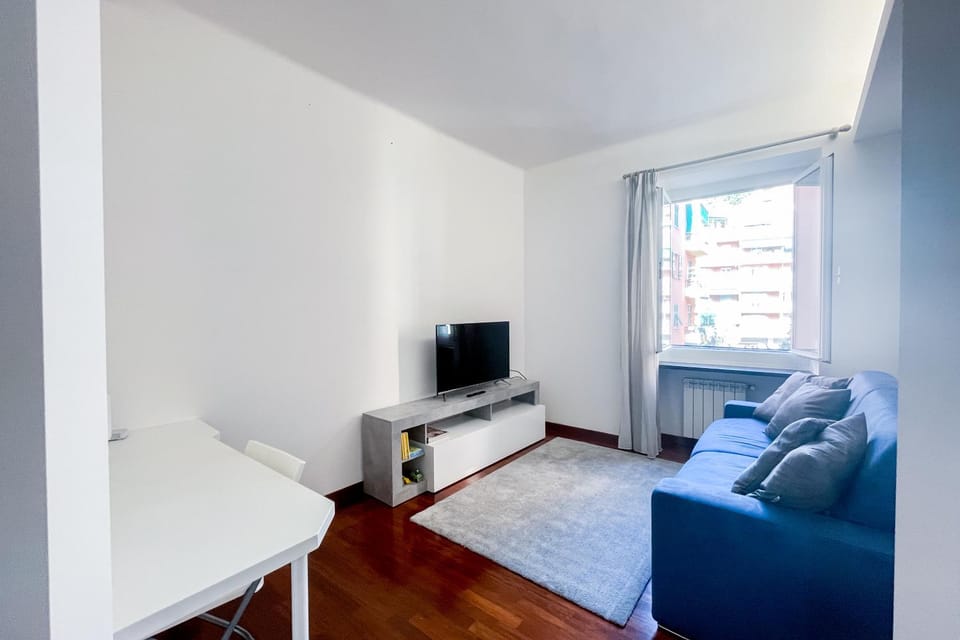 Communal lounge/ TV room, TV and multimedia, Seating area, Bedroom