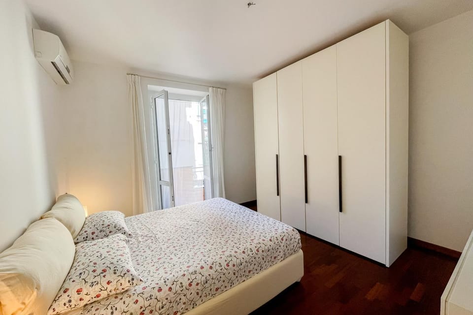 Bed, Balcony/Terrace, Bedroom, air conditioner