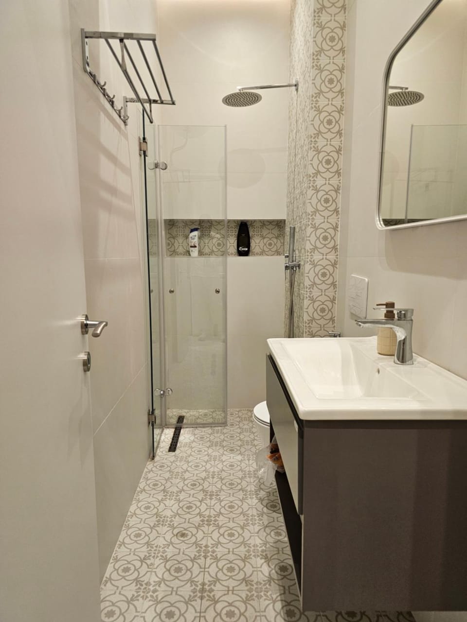 Shower, Bathroom, towels