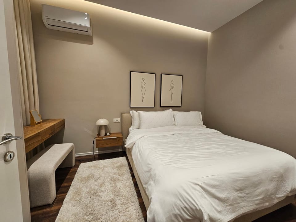 Bed, Photo of the whole room, Bedroom, air conditioner