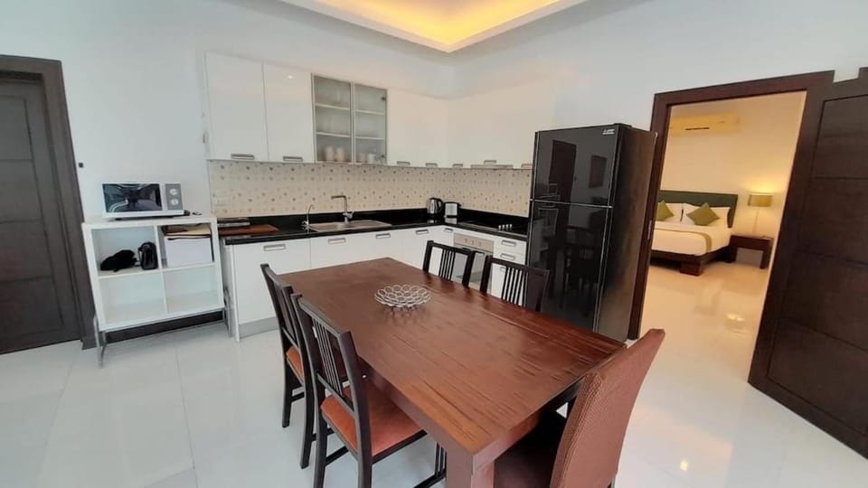Kitchen or kitchenette, Seating area, Dining area, kitchen