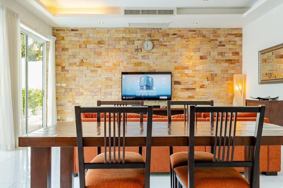 TV and multimedia, Dining area, Dinner