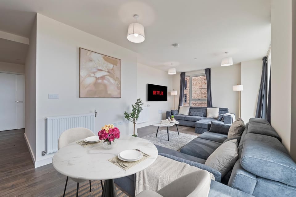 TV and multimedia, Living room, Seating area, Dining area, Evening entertainment
