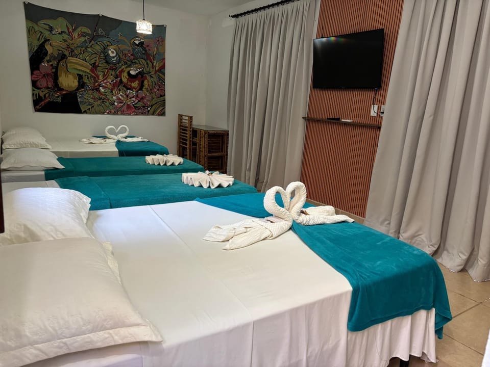 Bed, TV and multimedia, Photo of the whole room, Bedroom, towels