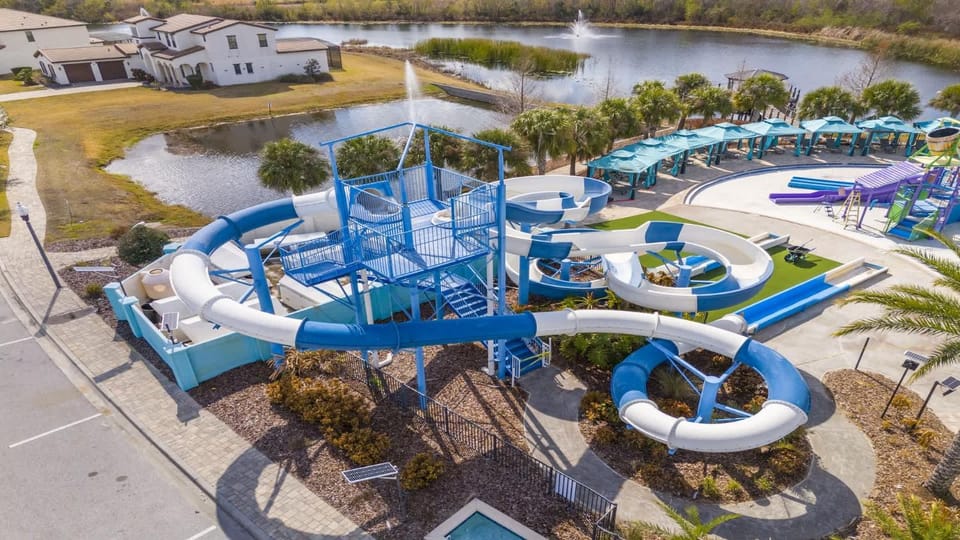 Lakefront 4BR Villa with Pool at Balmoral Resort Villa in Haines City